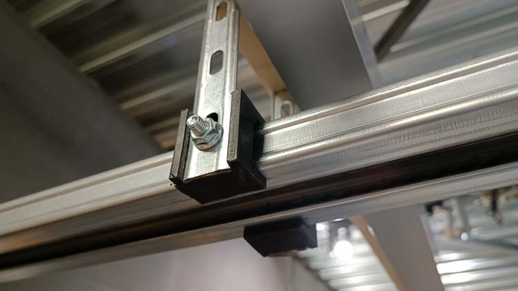 Porte sectionnelle Dora blanche avec ressort de traction L2375xH2125mm