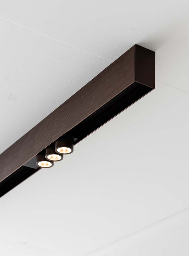 Rail lumineux Design Béa bronze brossé - 1,8m - 3 spots & 3 anneaux