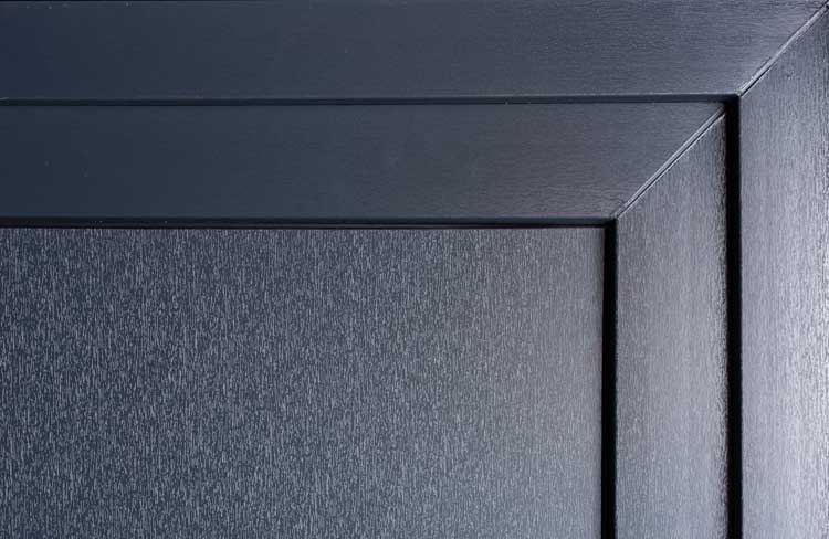 Buitendeur vlak paneel PVC antraciet/wit rechtstrekkend op maat Buitendeur vlak paneel PVC antraciet/wit rechtstrekkend op maat