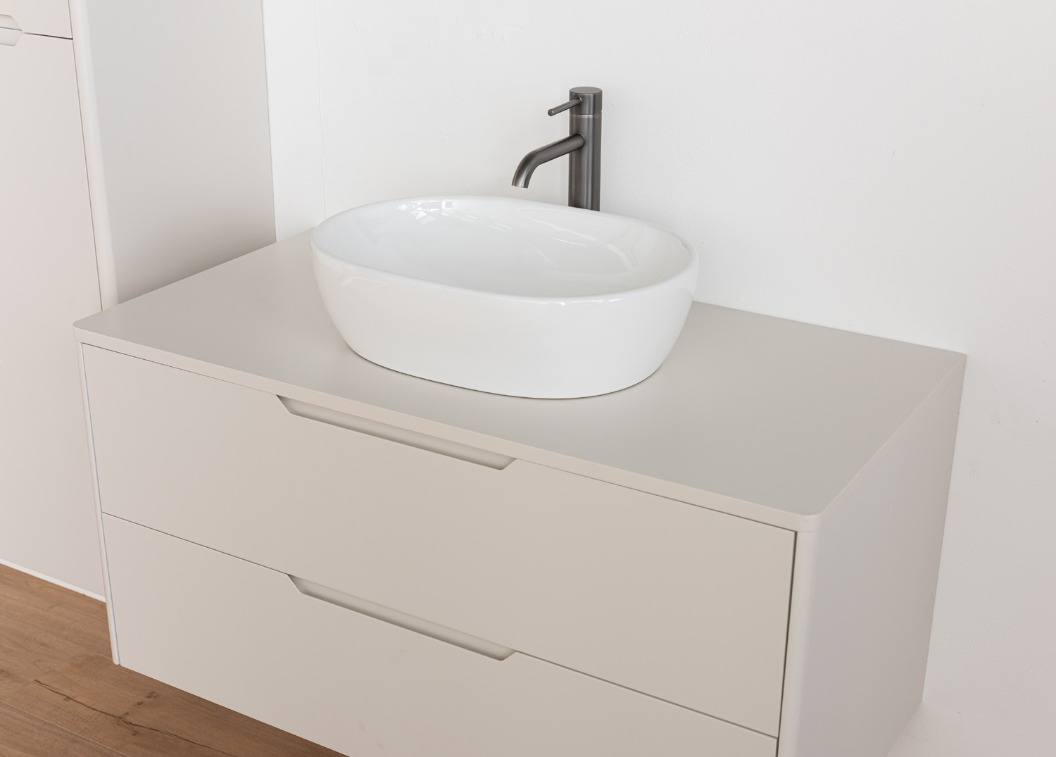 Meuble de salle de bains Billie beige avec vasque à poser blanc brillant 100cm