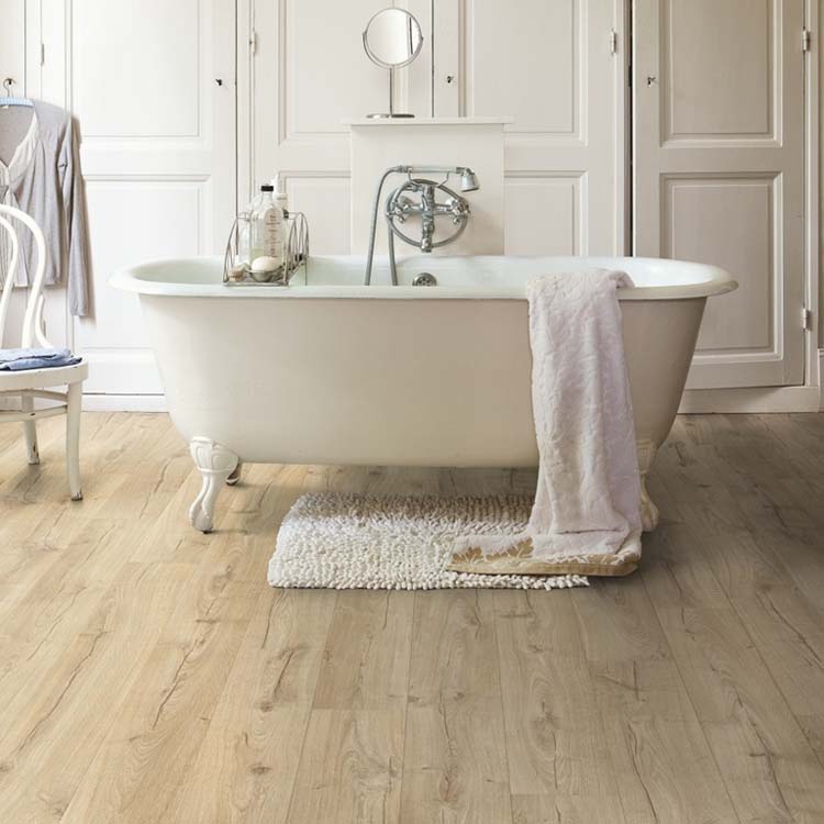 Stratifié Quick-Step Impressive 8mm chêne classique beige 120x39,6cm
