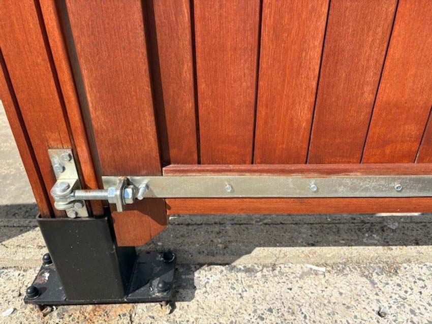 Enkele poort Bangkirai hout 100x180cm gesloten