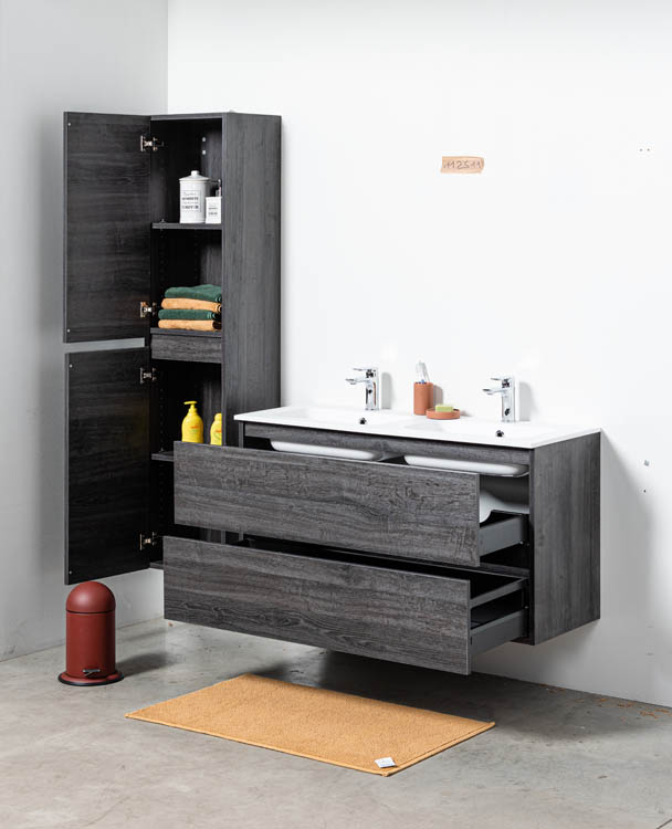 Badkamermeubel Dotan donkere eik hangend met dubbele porseleinen wastafel glanzend wit 120cm
