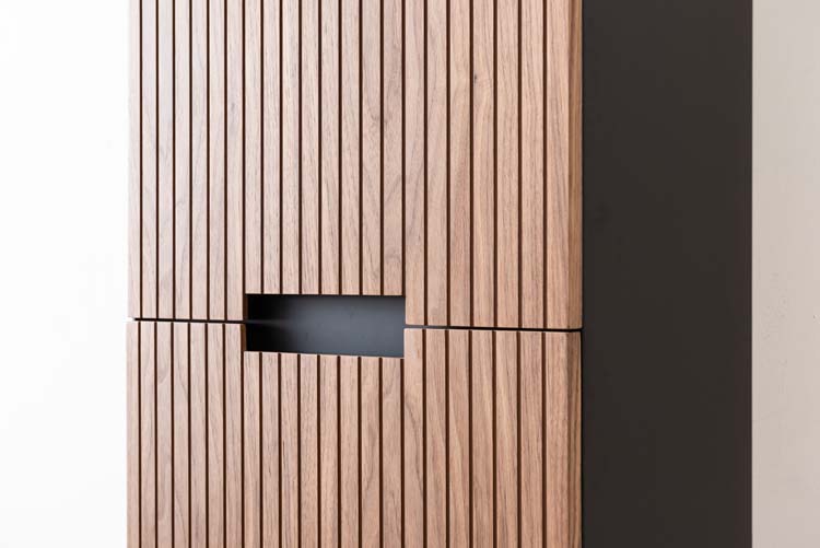 Kolomkast Willow mat zwart/walnoot hangend 170x40x35cm