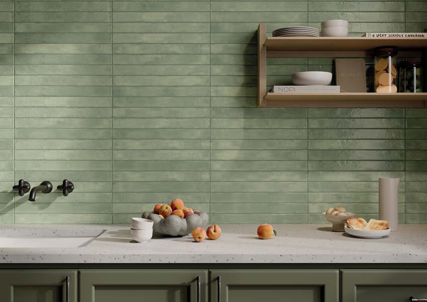 Carrelage de sol et mural Saona vert brillant 4,8x45cm