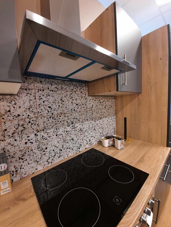 Keuken Ymir grijs mat/eik 270cm - vitrokeramische kookplaat en inox wanddampkap - met toestellen