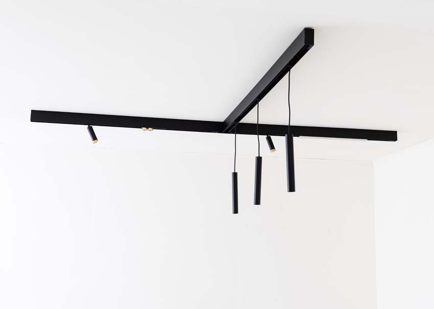 Railverlichting Béa zwart - 1,8m/2x1,2m - 3 pendels / 2 spots / 2 ringen goud / 1 module - 6x4W