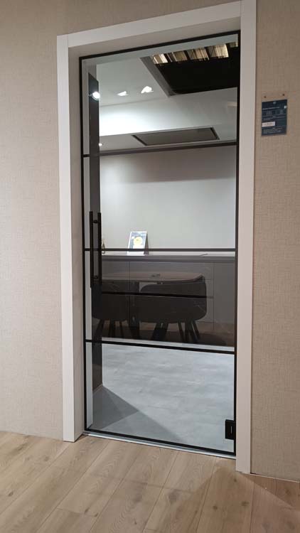 Complete glazen binnendeur Murano 4R 73x201cm zwarte ronde trekker + scharnieren