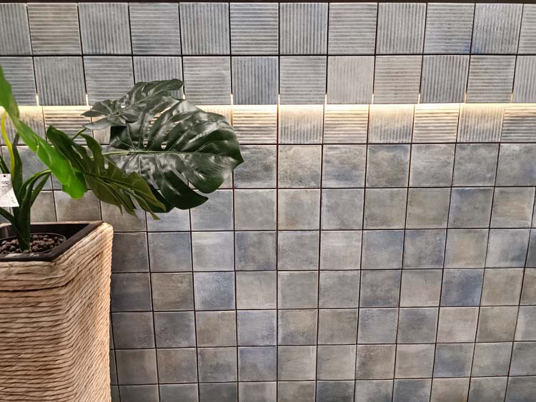 Wandtegel Vic lijnen glanzend zeeblauw 10x10cm