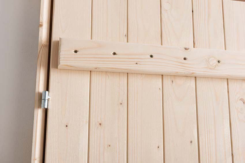 Porte extérieure bois Codru 845x2060mm poussant à droite