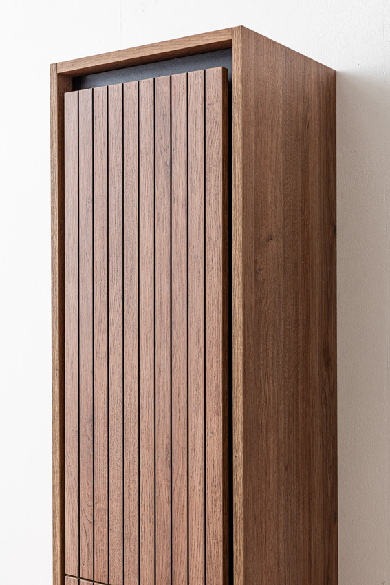 Armoire colonne Toledo chêne/noir suspendue 160x35x30cm