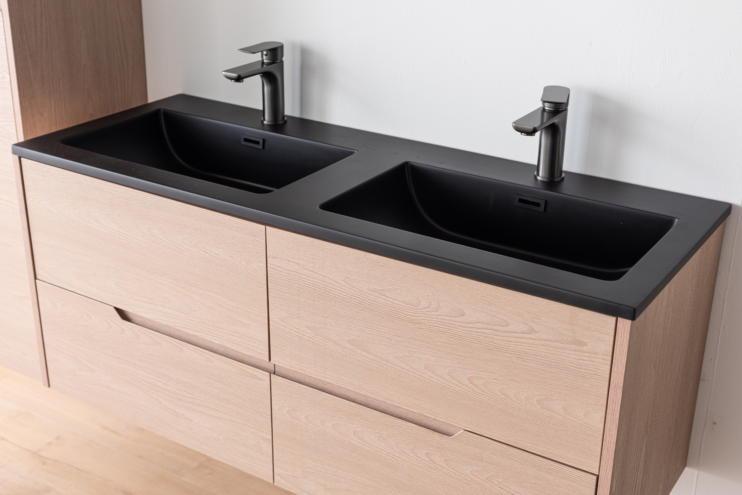 Badkamermeubel Tiago Nordic eik hangend met dubbele wastafel mat zwart 120cm