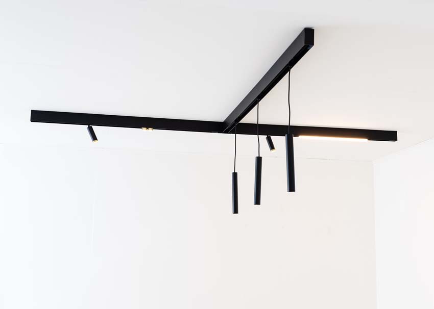 Railverlichting Béa zwart - 1,8m/2x1,2m - 3 pendels / 2 spots / 2 ringen goud / 1 module - 6x4W