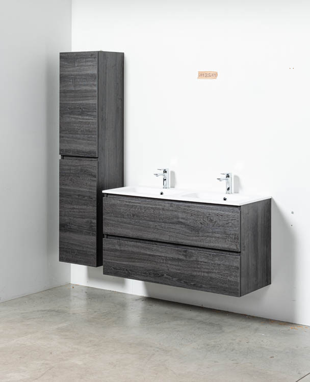Badkamermeubel Dotan donkere eik hangend met dubbele porseleinen wastafel glanzend wit 120cm