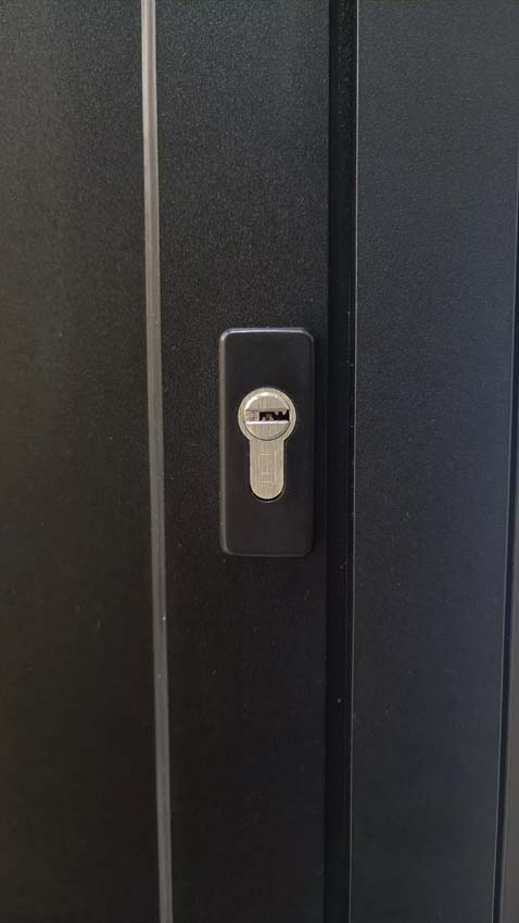 Porte extérieure Tavira semi-vitrée aluminium verre clair noir sur mesure poussant droite