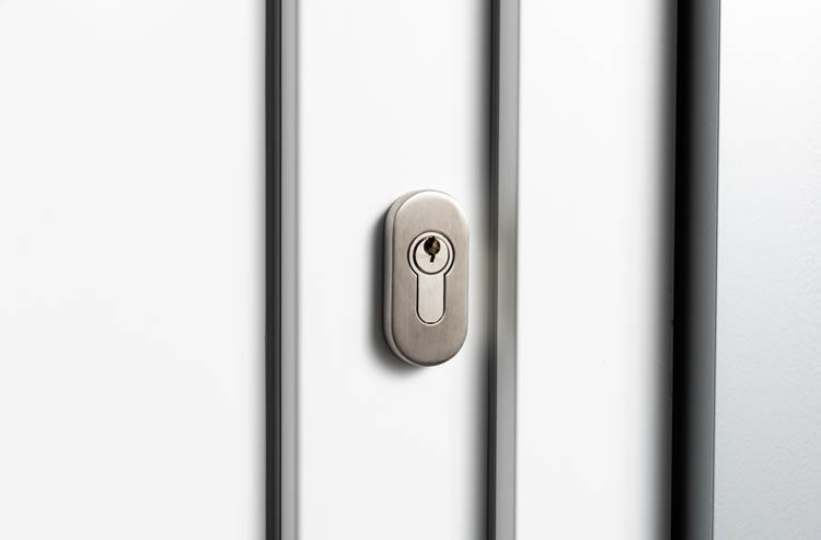 Porte extérieure panneau lisse PVC blanc ouvrant à droite sur mesure