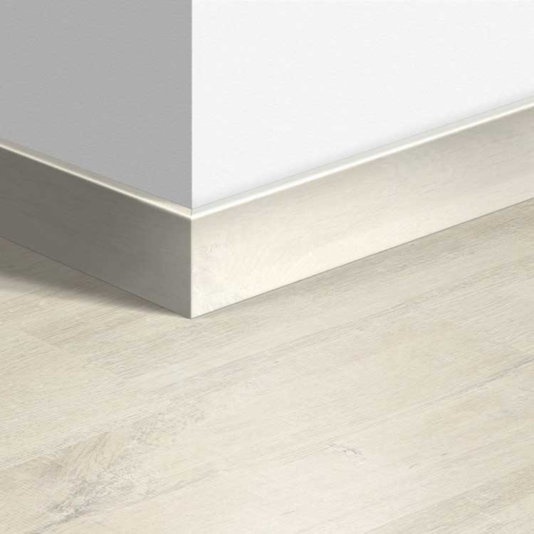 Parketplint Quick-Step 14 x 77 x 2400 mm Witte eik Charlotte