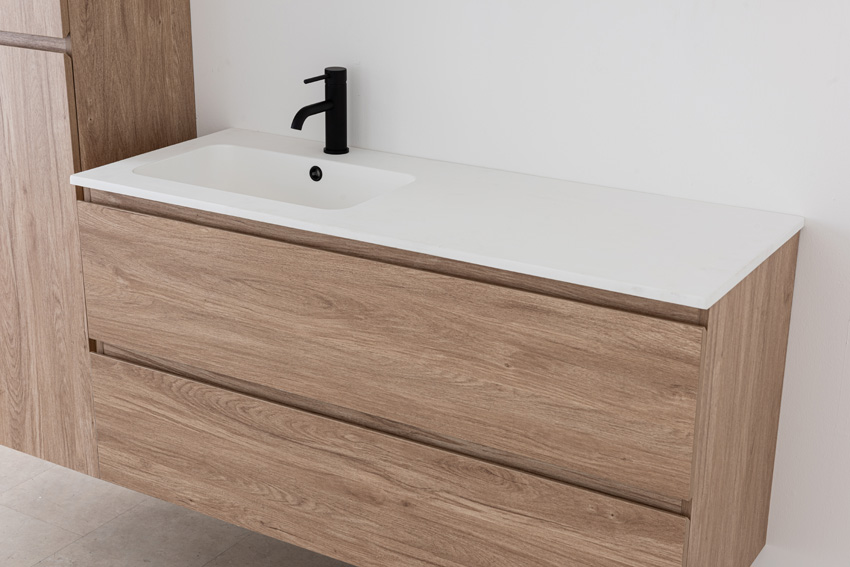 Meuble de salle de bain Bianca aspect chêne suspendu avec lavabo simple blanc mat 120,5cm