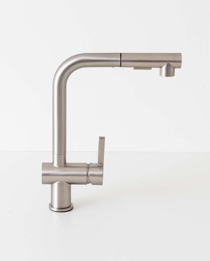 Robinet de cuisine Maeve aspect inox brossé avec bec extractible Robinet de cuisine Maeve aspect inox brossé avec bec extractible