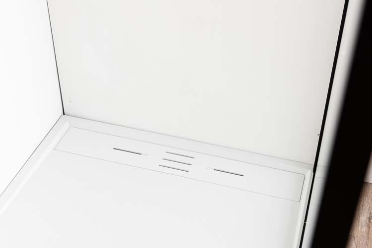 Paroi de douche Umi 2 nervurée profile noire 120x200cm avec barre