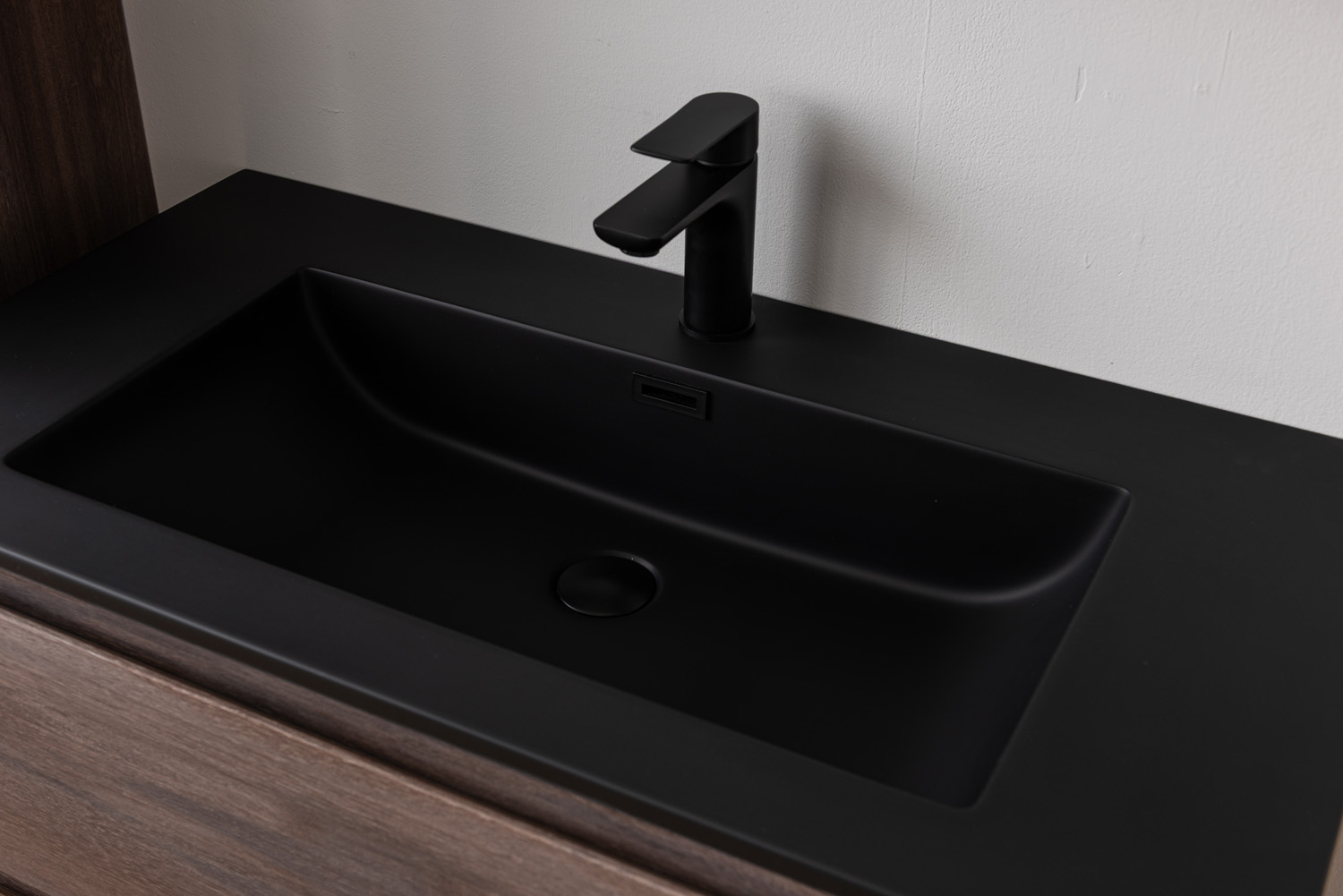 Meuble de salle de bains Tarik chêne ambré suspendu avec vasque simple noir mat 90cm