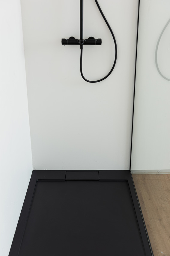 Receveur de douche Akon polybeton noir mat 140x90cm