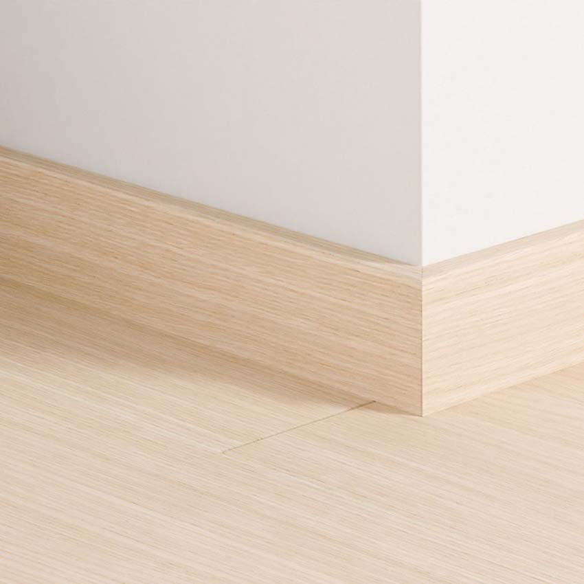 Plinthe Quick-Step chêne ivoire résistante à l'eau 240x1,2x5,8cm