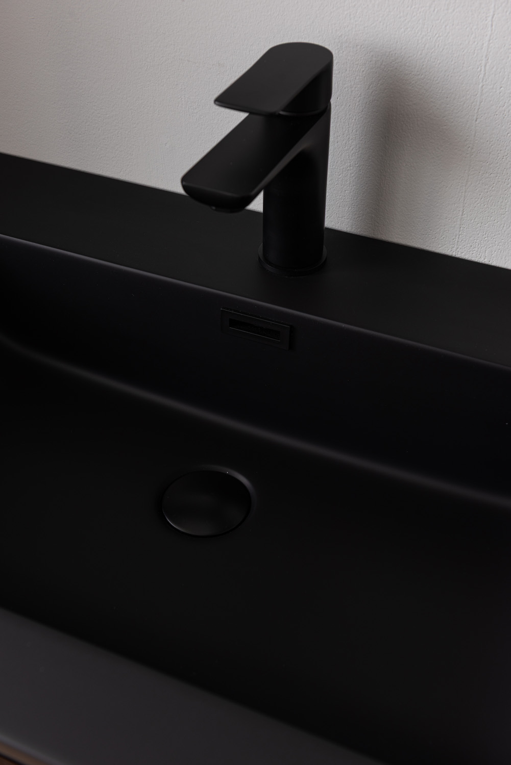 Meuble de salle de bains Tarik chêne ambré suspendu avec vasque simple noir mat 90cm