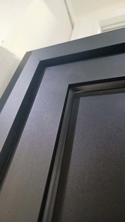 Buitendeur Tavira aluminium vlak paneel zwart 960x2180mm links duwend