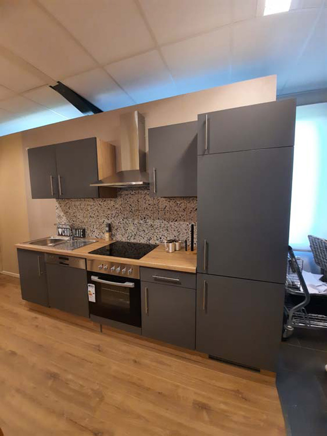 Keuken Ymir mat grijs/eik 280cm - met toestellen - vitrokeramische kookplaat en inox wanddampkap