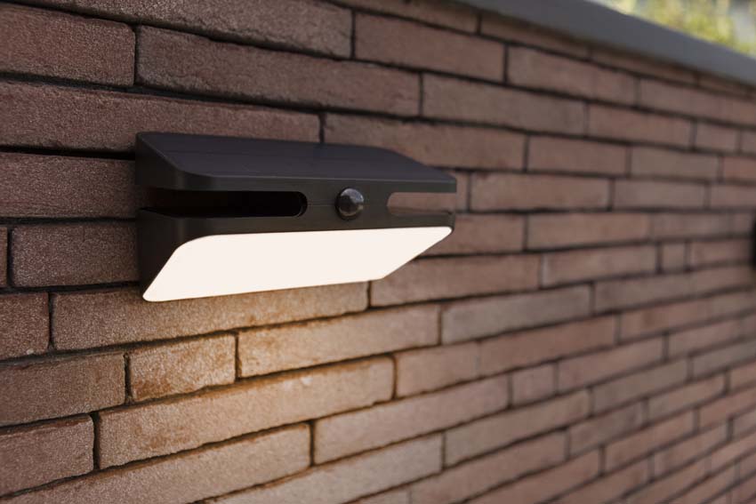 Wandlamp buiten Eos Solar - zwart - dimbaar - 8.6W - 4000K - IP54 - met bewegingssensor