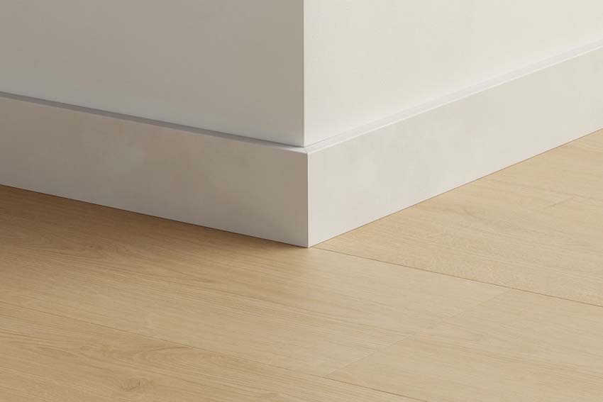 Grote schilderplint Quick-Step waterbestendig 240x8x1,5cm