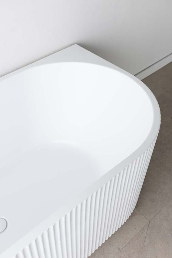 Half vrijstaand bad Chase mat wit geribbeld 170x80cm