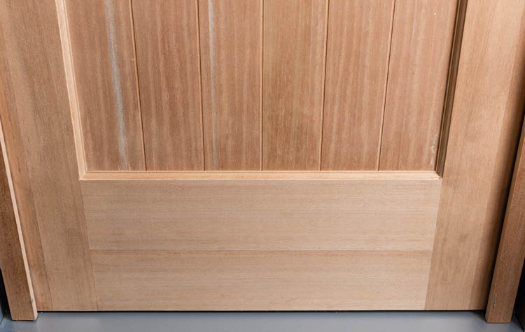 Houten buitendeur planchetten meranti natuur 940x2145mm links duwend