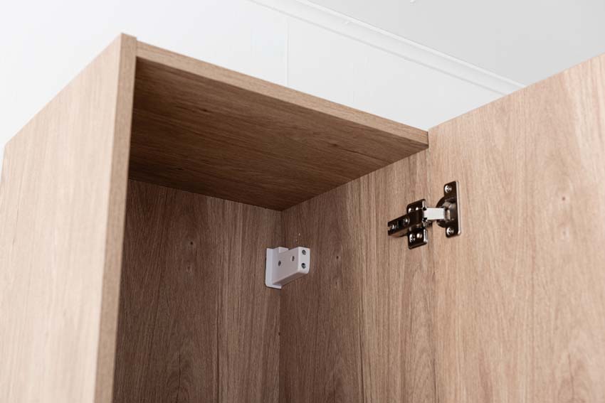 Armoire colonne Bianca/Bella chêne suspendue 180x40x35cm