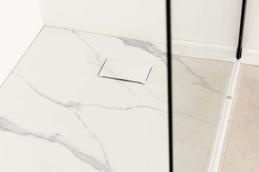 Receveur de douche Moby SMC blanc aspect marbre 140x90cm
