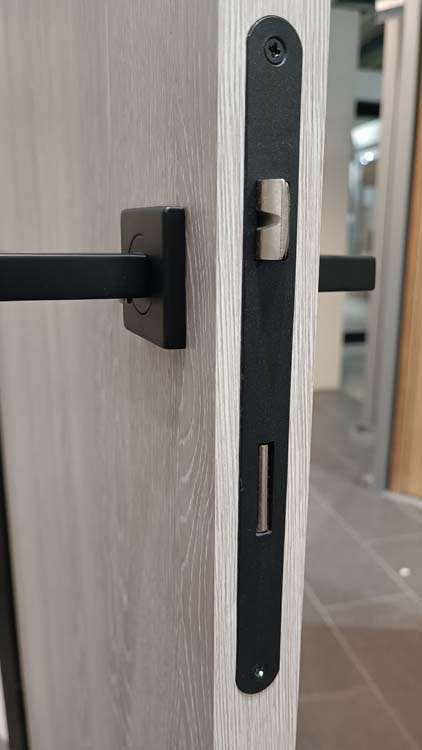 Porte intérieure complète Uran Grey Oak 201,5x73cm alvéolaire réversible + châssis noir 40cm