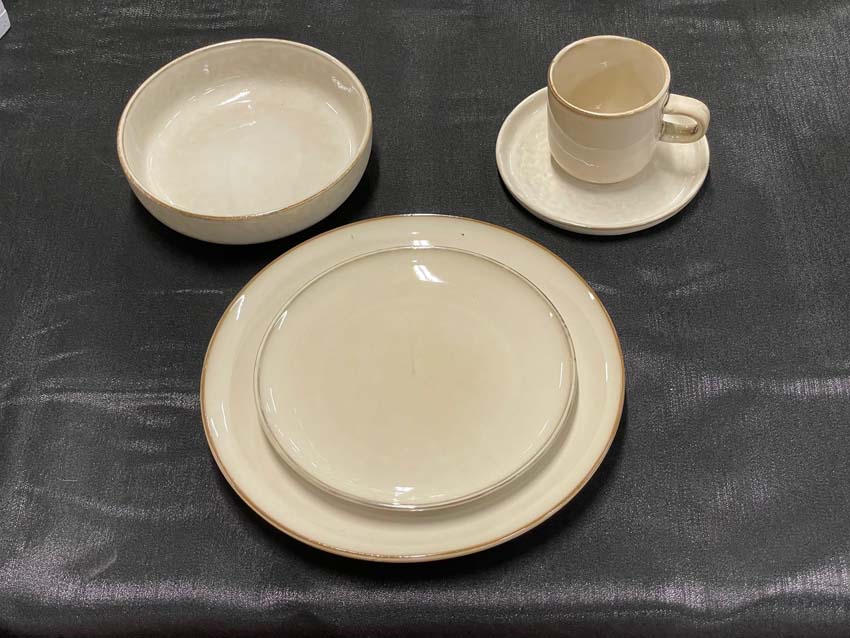 Service de table Salt & Pepper Meridian en faïence beige - 20 pièces - 4 personnes