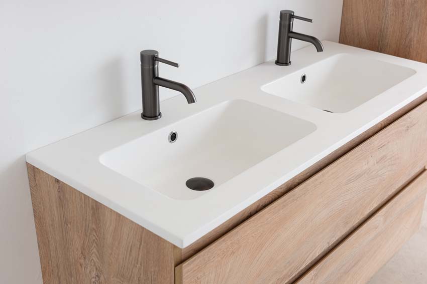 Meuble de salle de bain Tibo en chêne méditerranéen avec double lavabo blanc mat 120cm