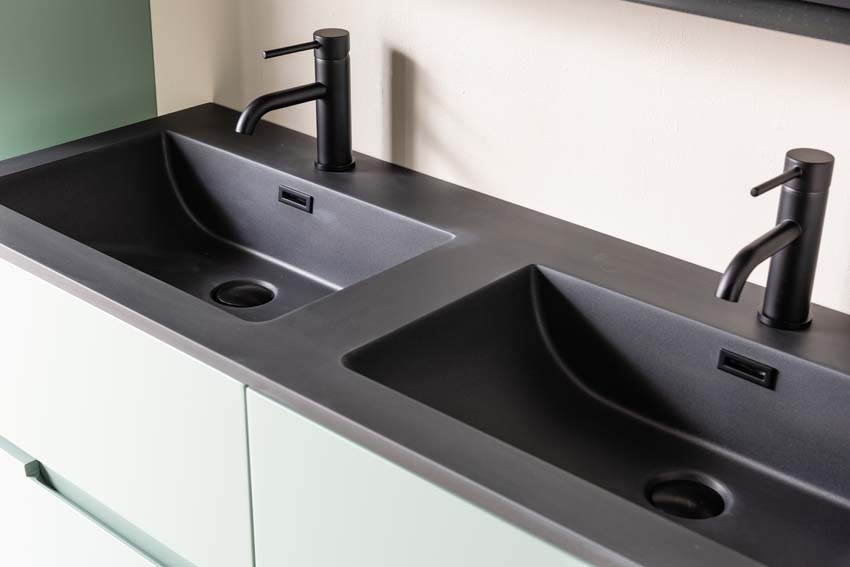 Meuble de salle de bains Truman vert gris suspendu avec lavabo double noir mat 120cm