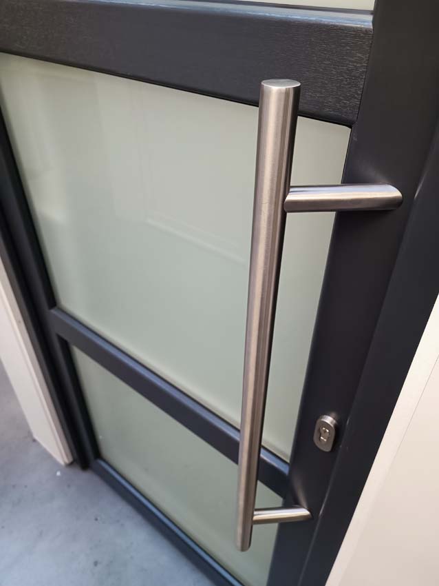 Accessoires pour les portes en PVC Moderna 800 tirant + clinche + pat.