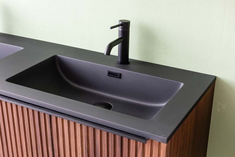 Meuble de salle de bains Soetkin noyer suspendu avec lavabo double noir mat 140cm