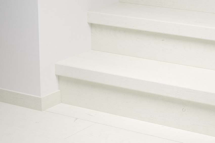 Couvre-marche Quick-Step chêne peint blanc 134,1x14,3x5,9cm