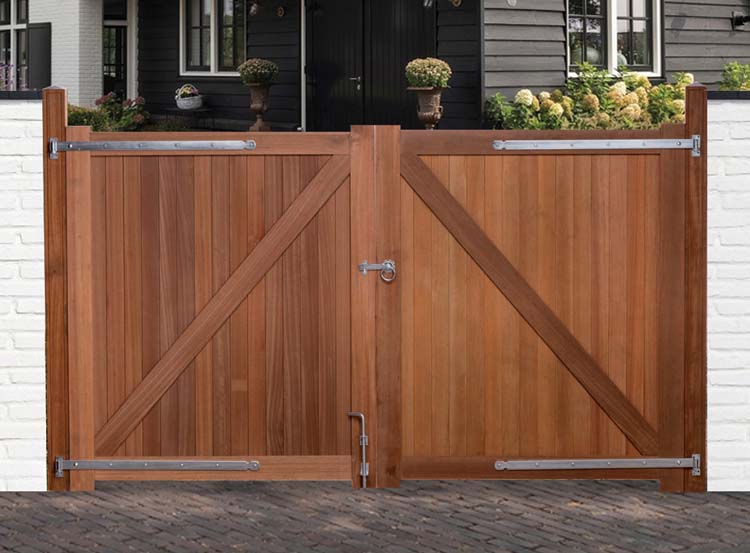 Double portail Bangkirai en bois 300x180cm fermé