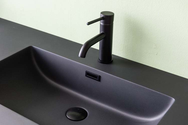 Meuble de salle de bains Soetkin noyer suspendu avec lavabo double noir mat 140cm