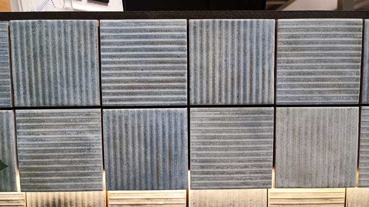 Wandtegel Vic lijnen glanzend zeeblauw 10x10cm