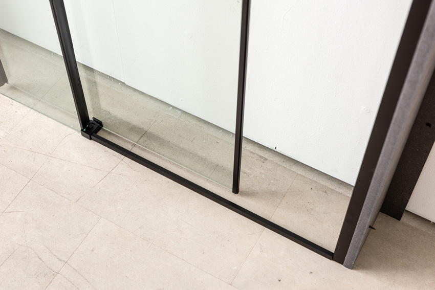 Porte de douche coulissante Ulani noir 138-140x200cm