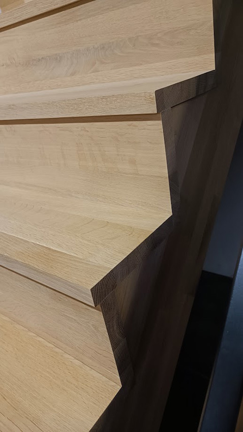 Gesloten trap Lubeck eik recht 305x90cm aantrede 17cm
