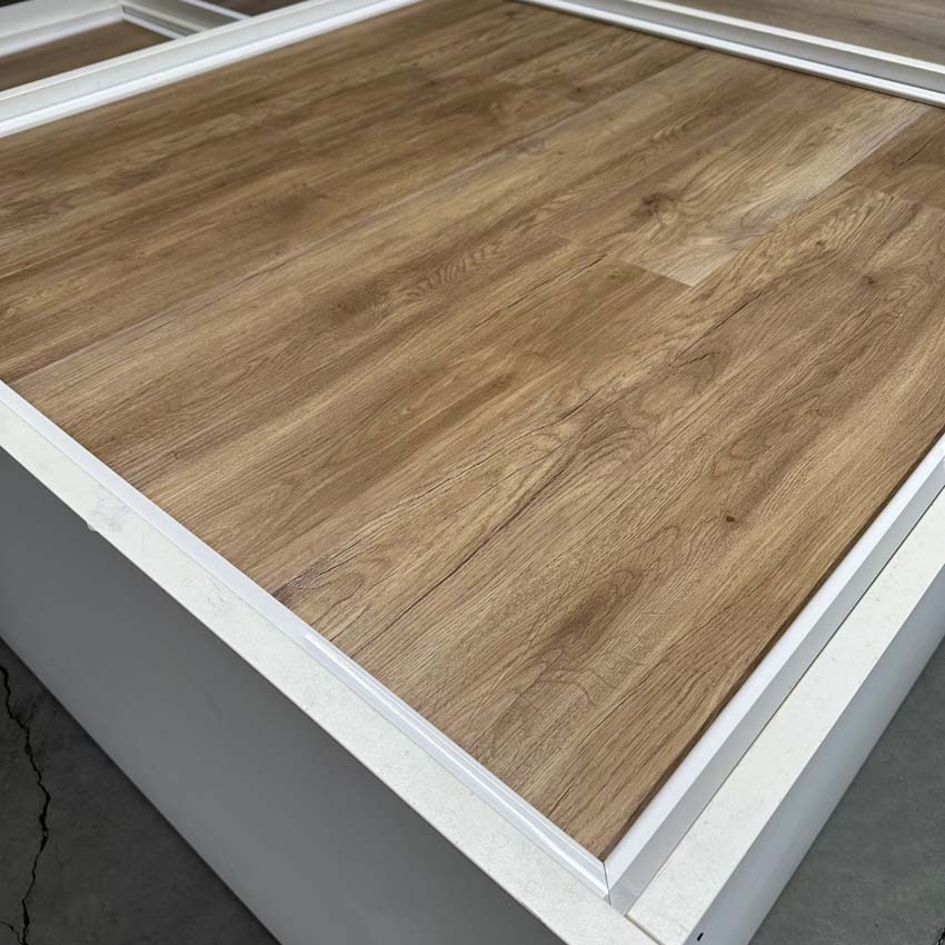 Vinyl vloer Puglia plank 5mm eik bruin 122x18cm met ondervloer