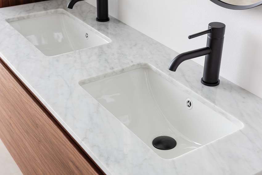 Meuble de salle de bain Falco noyer 1200 mm lavabo double en Carrare Meuble de salle de bain Falco noyer 1200 mm lavabo double en Carrare